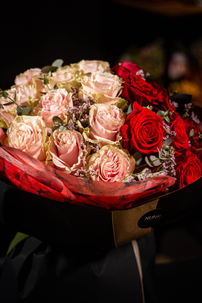 Ramo de ROSAS ROJAS Y ROSAS con...