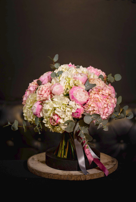 Ramo de PEONIAS y HORTENSIAS