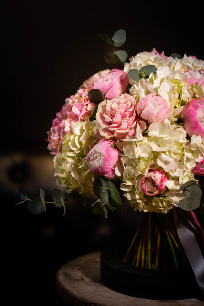 Ramo de PEONIAS y HORTENSIAS