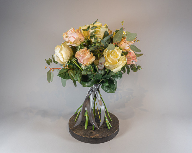 Ramo de rosas BLANCAS Y ROSAS