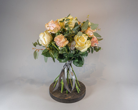 Ramo de rosas BLANCAS Y ROSAS